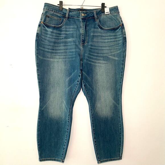 NWT Judy Blue Women's size 22W Slim Fit Medium Wash Curvy Stretchy Jeans - Picture 1 of 10